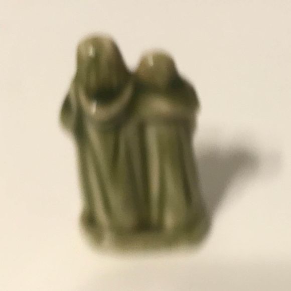 Red Rose Tea Company Religious People Figurine Made In England - Picture 2 of 2